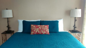 Отель Waikiki Whale Watcher Apts 704  Гонолулу